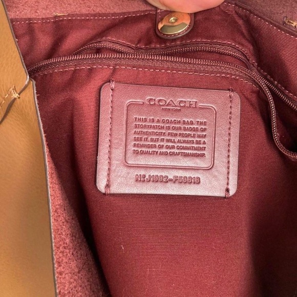 Coach Derby Tote Pebbled Leather read details very clean outside condition - Picture 5 of 8